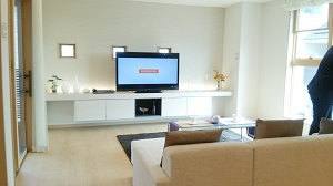 桧家住宅のモデルハウス　白ベースの2階リビング2